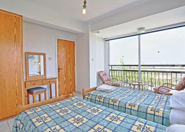 Aphrodite Finiki * Polis